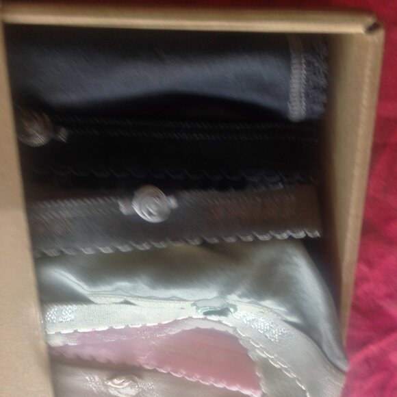 Seven Thongs in the Package - Lightweight Cotton Picot Logo Thong Pack - Picture 4 of 7